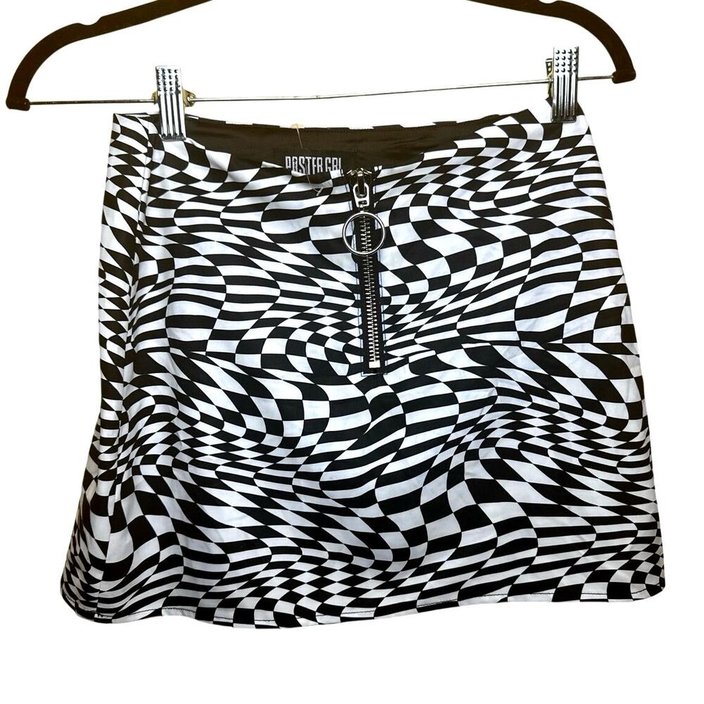 Poster Grl trippy checkered skirt NWOT Size Small black and white front zipper